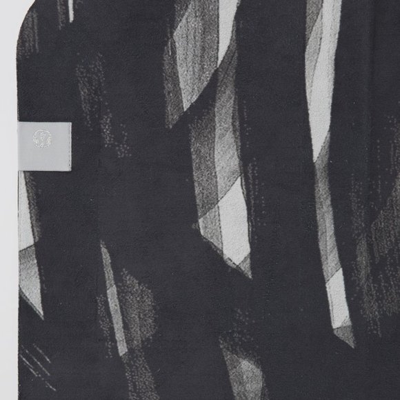 Lululemon Yoga Towel, Large, Black White Abstract Lines Brush Stream Silver - Picture 3 of 16